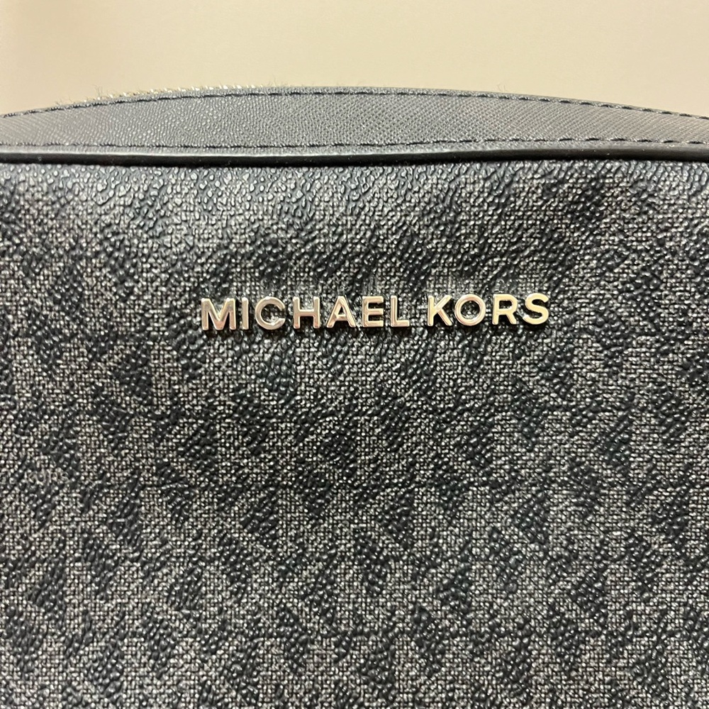 Michael Kors adjustable crossbody - Picture 5 of 8